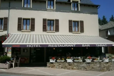 HOTEL CHEZ GAUBERT façade (groupes)