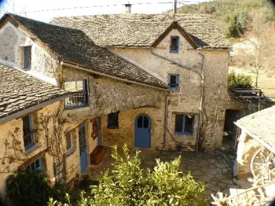 l'enclos cévenol (cour intérieur)