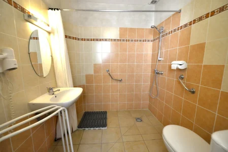 salle de douche RDC