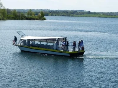 Bateau-promenade Le Papillon Jaune sur le lac de Pareloup