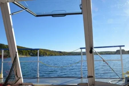 Bateau-promenade Le Papillon Jaune sur le lac de Pareloup (groupes)