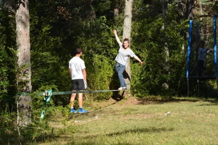 ECO-CAMPING du LARZAC, Aire de jeux, Slackline