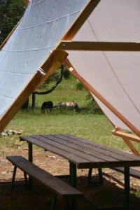 ECO-CAMPING DU LARZAC, aire de repos, abri