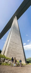 Viaduc de Millau: sur les anciennes pistes de chantier (groupes)