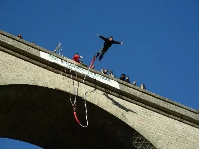 Saut à l'élatique