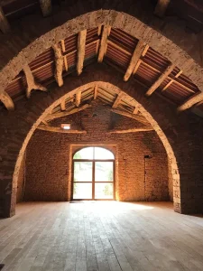 la grande salle du Hameau des Gîtes du Brugas (90m2)