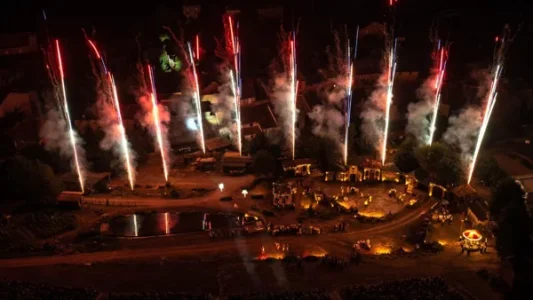 Spectacle son et lumière, Hier Un Village