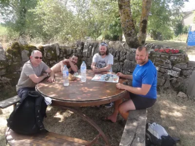 Le repos du randonneur à Montredon...