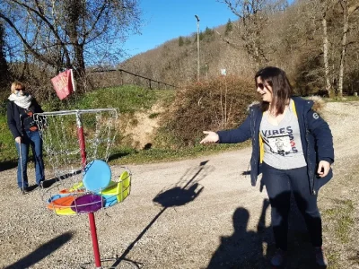 Disc-golf au fil du Lézert