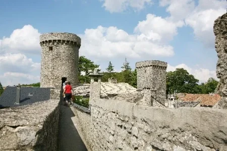 Visite du chemin de ronde La Couvertoirade