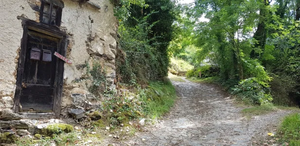 Chapelle de Villelongue - Dans la montée vers le site