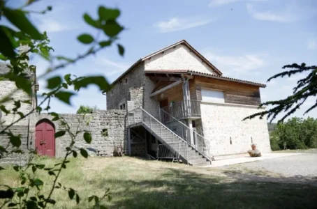 Salle des Fêtes Pierrefiche du Larzac (salle groupes)