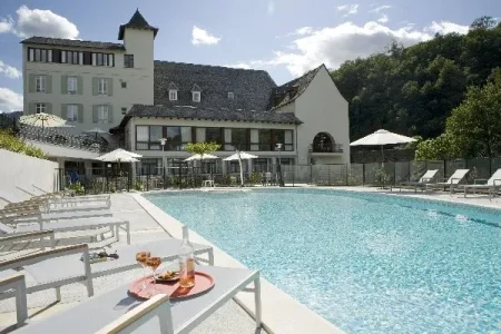 Piscine et Hôtel