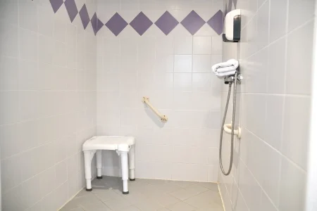 Salle de bain PMR