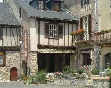 Façade L'Oustal del Barry