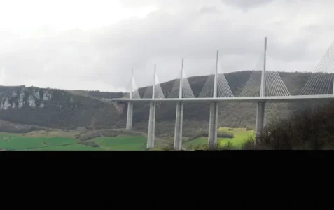 Hôtel Restaurant des Voyageurs (groupes) viaduc de Millau