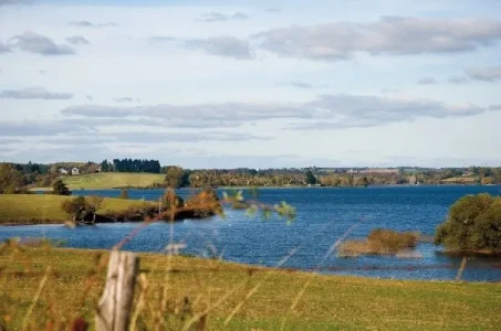 HOTEL AUX BERGES DE PARELOUP-Vue sur le lac de Pareloup