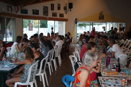 Camping les Terrasses salle de réunion/salle de séminaire