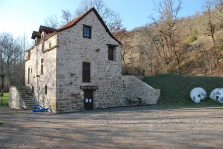 Le Moulin de Castel (groupes) Le Moulin après restauration