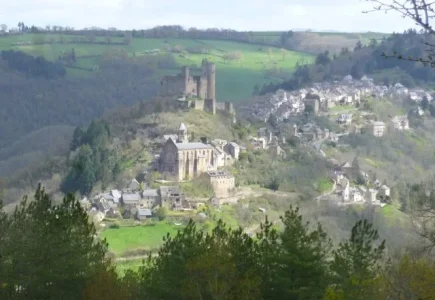 vue de Najac à cheval ferme de daoudou