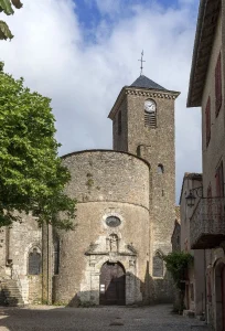 Eglise - Place de la fontaine - Entrée du site de la Commanderie