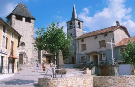 Saint Santin : village double