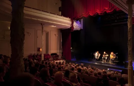 Concert dans la salle du théâtre Municipal